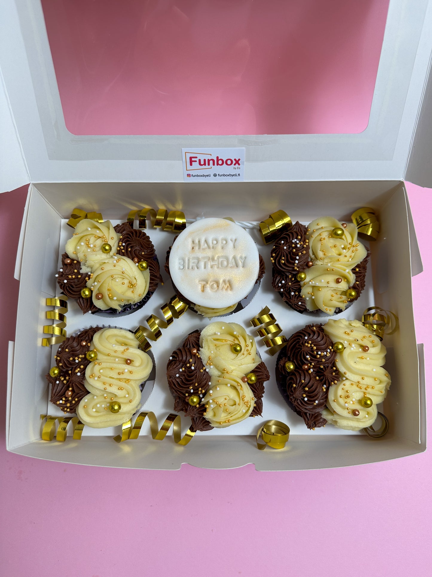 Cupcake Box | Suklaa syntymäpäiväkuppikakkuja